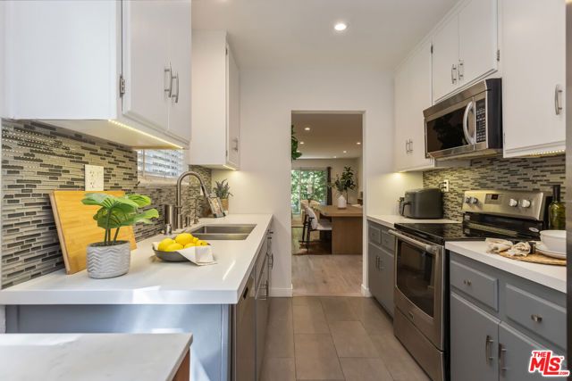 1045 N Kings Road 107, West Hollywood, CA 90069