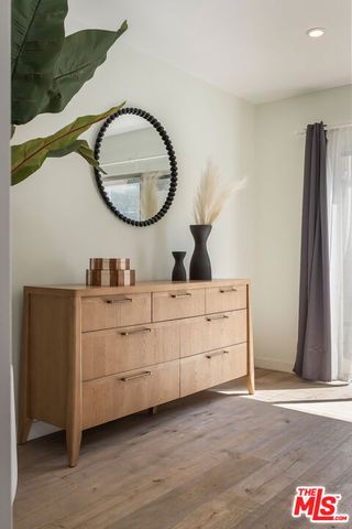1045 N Kings Road 107, West Hollywood, CA 90069
