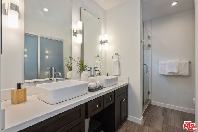 1045 N Kings Road 107, West Hollywood, CA 90069