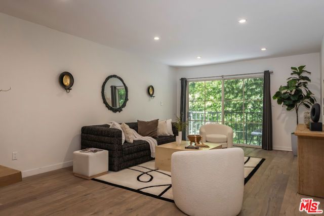 1045 N Kings Road 107, West Hollywood, CA 90069