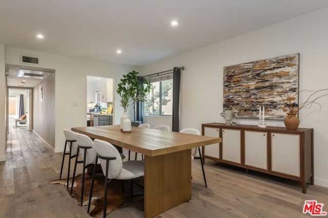 1045 N Kings Road 107, West Hollywood, CA 90069