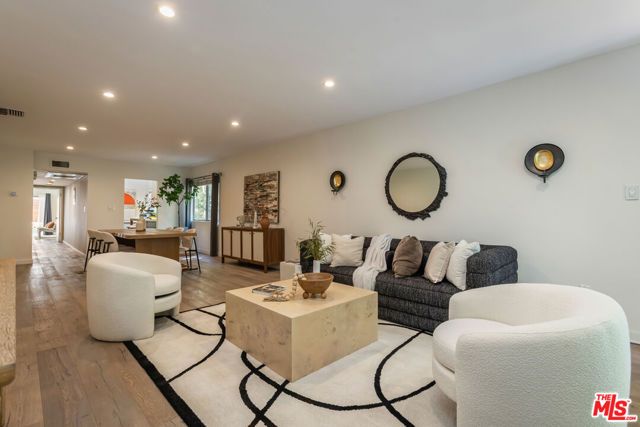 1045 N Kings Road 107, West Hollywood, CA 90069