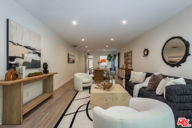 1045 N Kings Road 107, West Hollywood, CA 90069