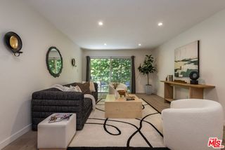 1045 N Kings Road 107, West Hollywood, CA 90069