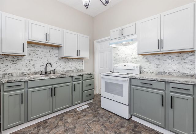 810 E Gum Street, Evansville, IN 47713