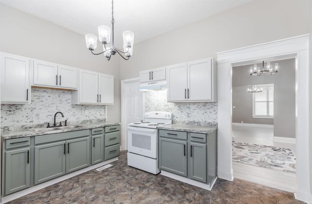 810 E Gum Street, Evansville, IN 47713