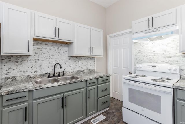 810 E Gum Street, Evansville, IN 47713