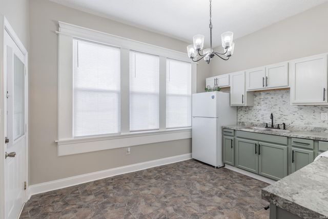 810 E Gum Street, Evansville, IN 47713