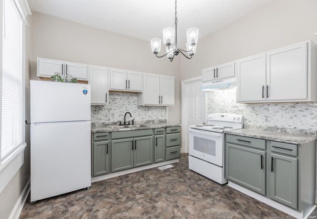 810 E Gum Street, Evansville, IN 47713