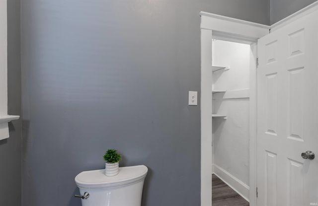 810 E Gum Street, Evansville, IN 47713