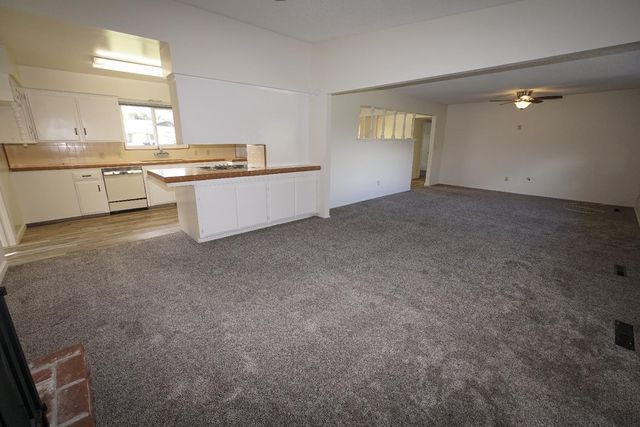 6016 N Nantucket Avenue, Fresno, CA 93704