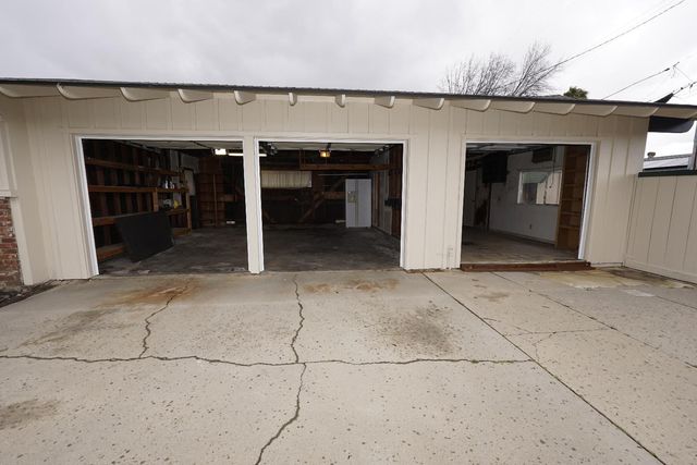 6016 N Nantucket Avenue, Fresno, CA 93704