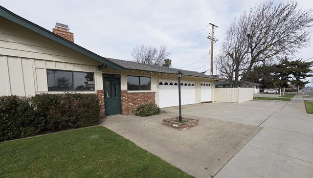 6016 N Nantucket Avenue, Fresno, CA 93704