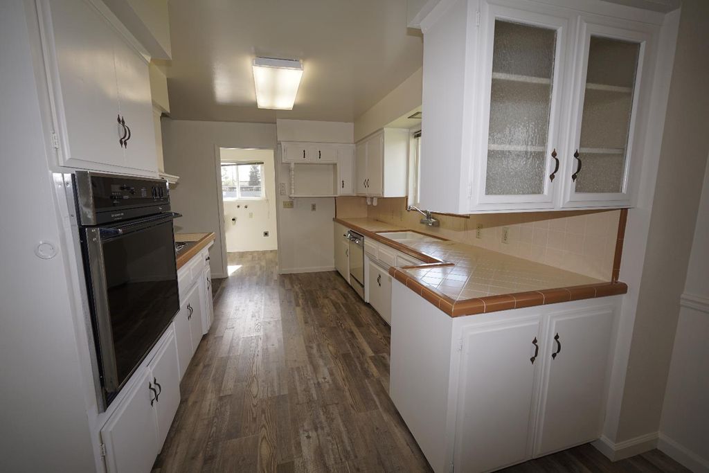 Image 14 of property listing at 6016 N Nantucket Avenue, Fresno, CA 93704