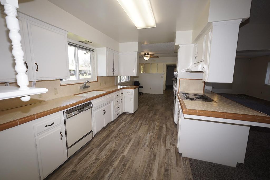 Image 15 of property listing at 6016 N Nantucket Avenue, Fresno, CA 93704