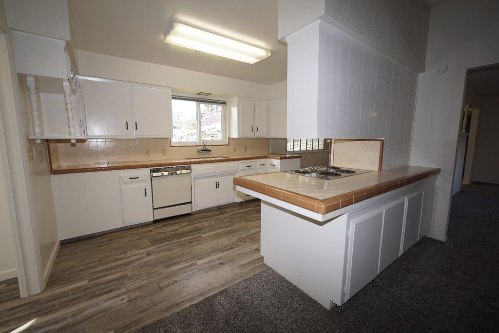 Image 16 of property listing at 6016 N Nantucket Avenue, Fresno, CA 93704