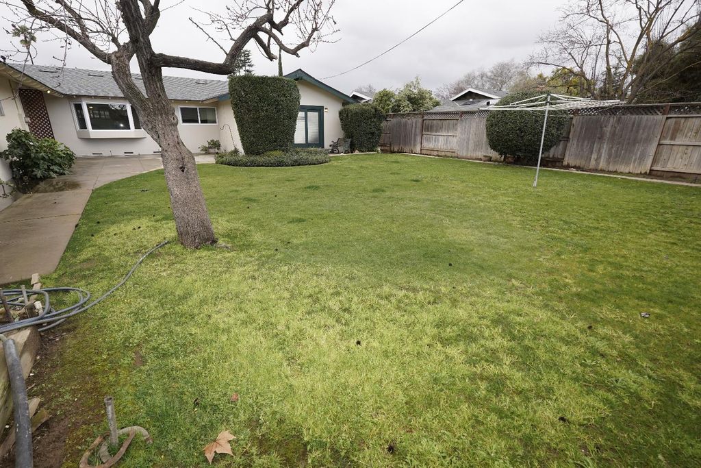 Image 42 of property listing at 6016 N Nantucket Avenue, Fresno, CA 93704