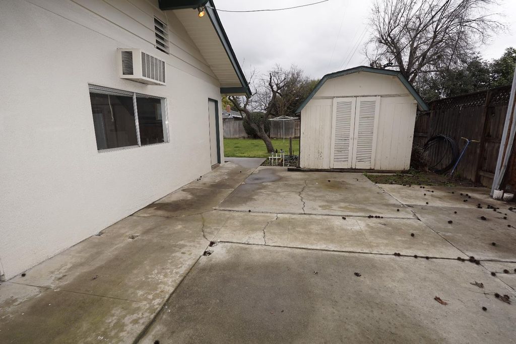 Image 44 of property listing at 6016 N Nantucket Avenue, Fresno, CA 93704