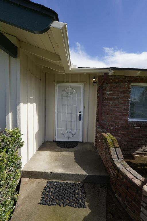 Image 8 of property listing at 6016 N Nantucket Avenue, Fresno, CA 93704