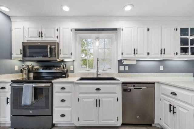 32 Amberwood Drive, Atkinson, NH 03811
