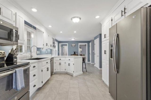 32 Amberwood Drive, Atkinson, NH 03811