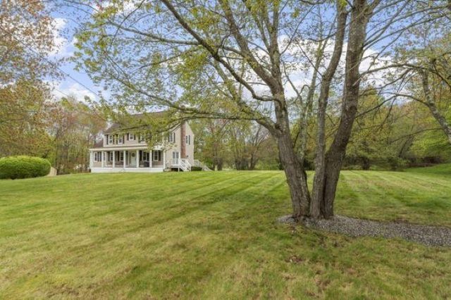 32 Amberwood Drive, Atkinson, NH 03811