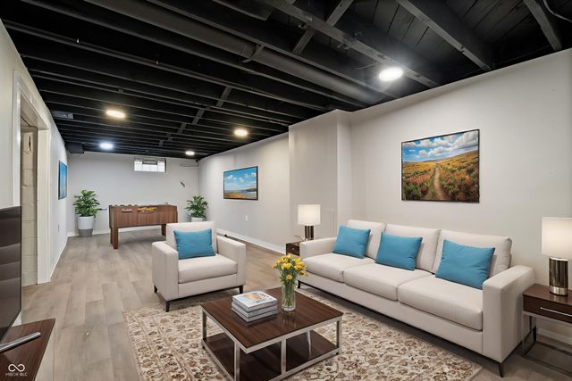 306 N 18th Avenue, Beech Grove, IN 46107