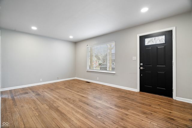 306 N 18th Avenue, Beech Grove, IN 46107