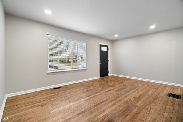 306 N 18th Avenue, Beech Grove, IN 46107