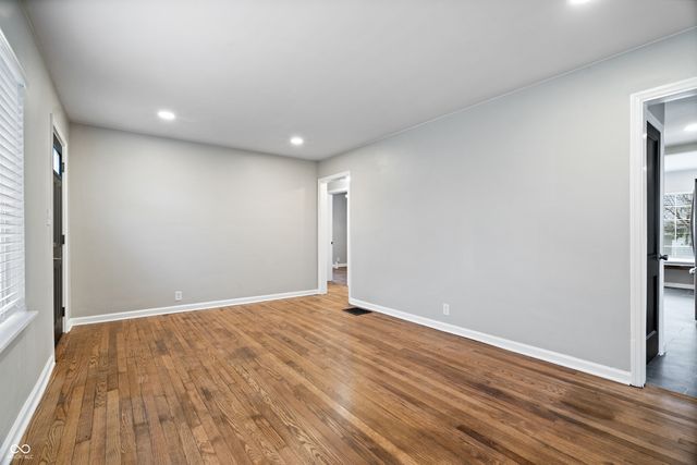 306 N 18th Avenue, Beech Grove, IN 46107