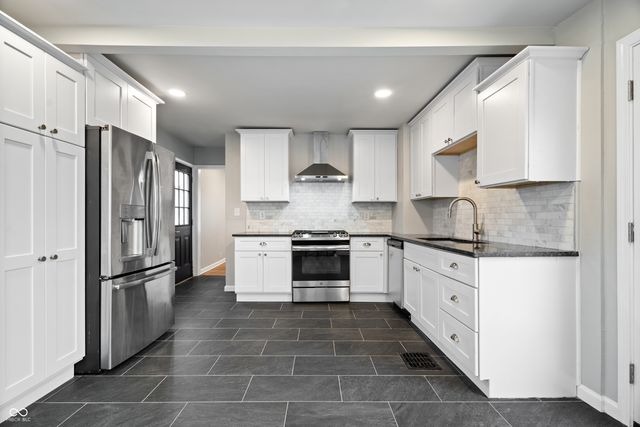 306 N 18th Avenue, Beech Grove, IN 46107