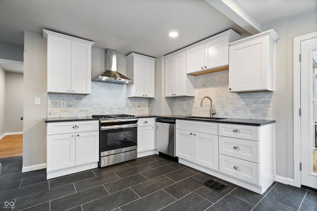 306 N 18th Avenue, Beech Grove, IN 46107