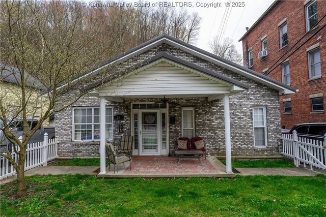 24 Peach Creek Road, Peach Creek, WV 25639