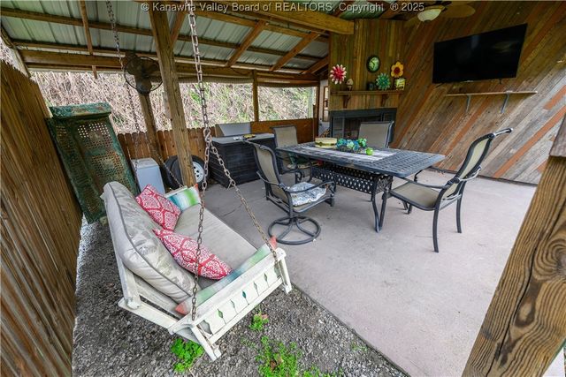 24 Peach Creek Road, Peach Creek, WV 25639