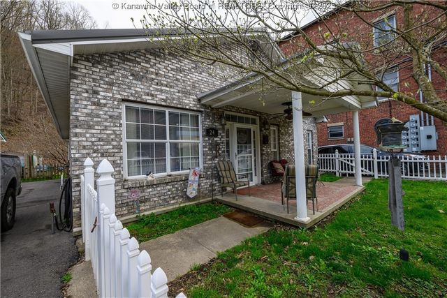 24 Peach Creek Road, Peach Creek, WV 25639