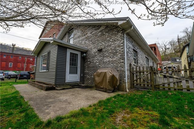 24 Peach Creek Road, Peach Creek, WV 25639