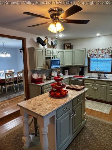 24 Peach Creek Road, Peach Creek, WV 25639