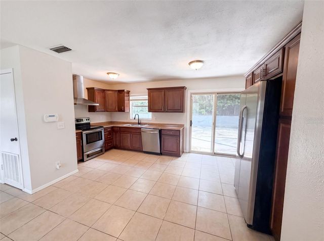 7018 LYNWOOD DRIVE, Tampa, FL 33637