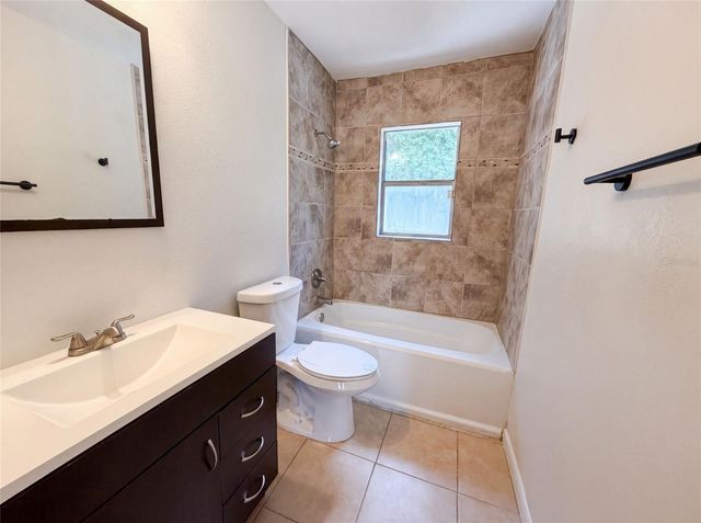 7018 LYNWOOD DRIVE, Tampa, FL 33637