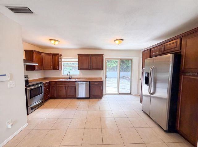 7018 LYNWOOD DRIVE, Tampa, FL 33637