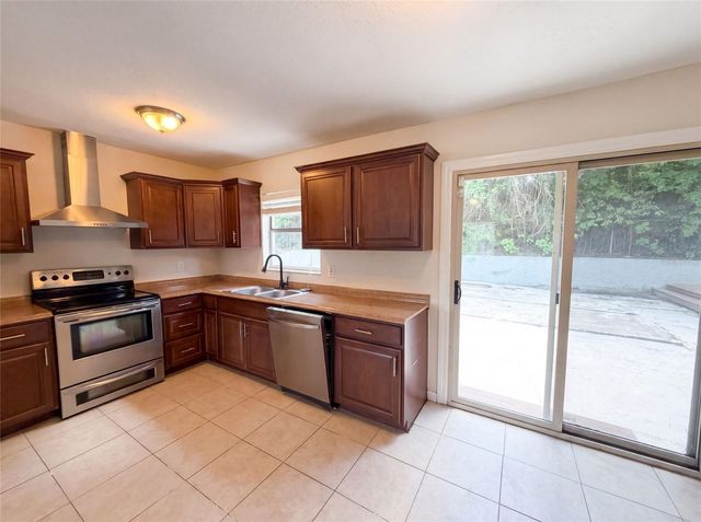 7018 LYNWOOD DRIVE, Tampa, FL 33637