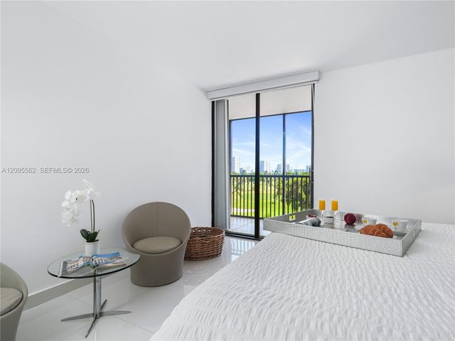20379 W Country Club Drive 536, Aventura, FL 33180