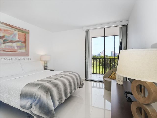 20379 W Country Club Drive 536, Aventura, FL 33180