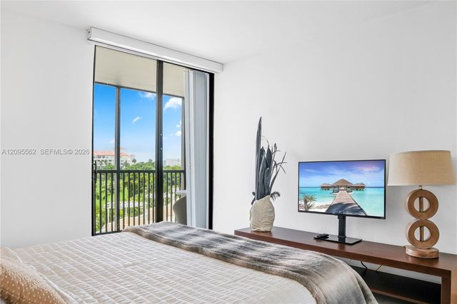 20379 W Country Club Drive 536, Aventura, FL 33180