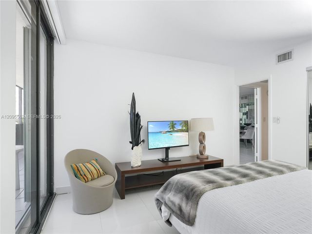20379 W Country Club Drive 536, Aventura, FL 33180