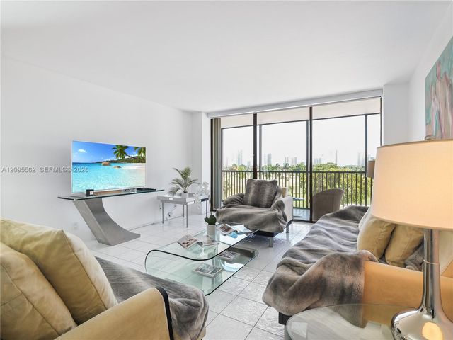 20379 W Country Club Drive 536, Aventura, FL 33180