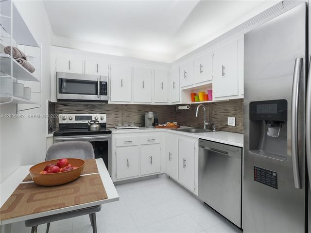 20379 W Country Club Drive 536, Aventura, FL 33180