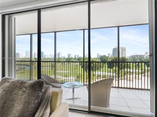 20379 W Country Club Drive 536, Aventura, FL 33180