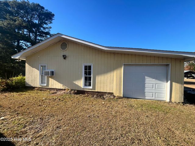 948 Slippery Log Road, Whiteville, NC 28472