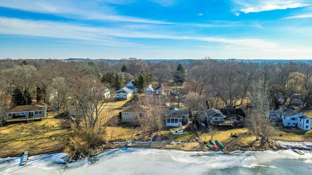 N6911 Lafayette LANE, Elkhorn, WI 53121